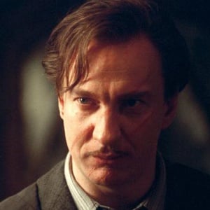 Každý rok vyučoval Obranu proti čiernej mágii iný profesor. Odkedy trvá táto kliatba?