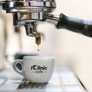 V ktorej krajine sa nachádza slovenská plantáž El Colibrí, odkiaľ sa dodáva káva aj do iClinic Cafe?