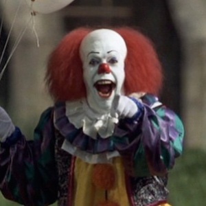 Kto strašil divákov ako Pennywise v roku 1990?