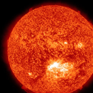 Heliocentrizmus je teória, podľa ktorej nie je stredom vesmíru Zem ale Slnko. Kto bol v 16. storočí autorom tohto revolučného modelu vesmíru?