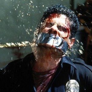 Čo odrezal pán Svetlý v Reservoir Dogs zajatému policajtovi?