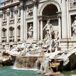 Koľko peňazí priemerne denne hodia turisti do rímskej Fontány di Trevi?